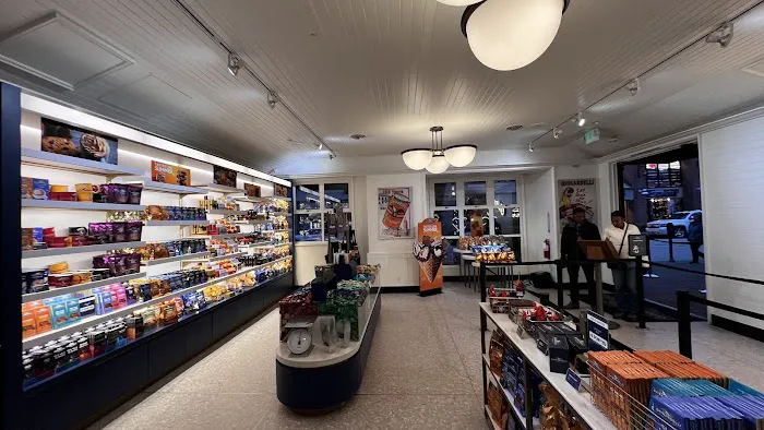 Ghirardelli Ice Cream & Chocolate Shop Picture 5