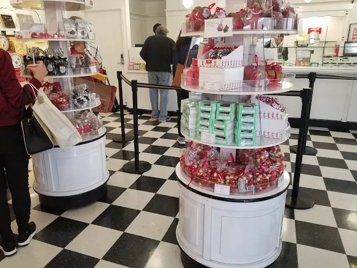 See's Candies Picture 4