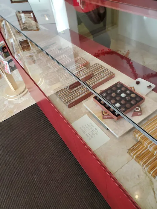 Candinas Chocolatier Picture 6