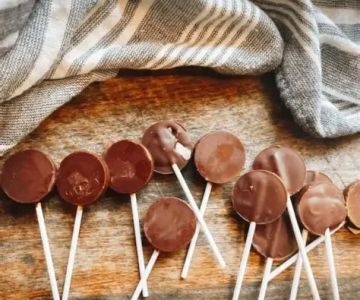 How to Make Homemade Chocolate Lollipops for Kids: Fun and Easy Recipe