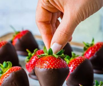 How to Make Chocolate-Covered Strawberries for Kids: A Fun and Easy Recipe