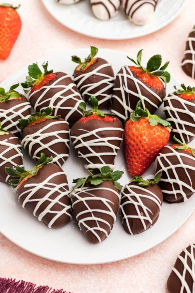 How to Make Easy Chocolate-Covered Strawberries for Holidays