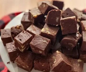 How to Make DIY Chocolate Fudge at Home