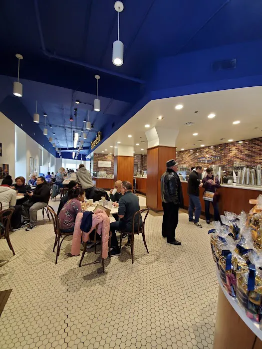 Ghirardelli Ice Cream & Chocolate Shop Picture 9