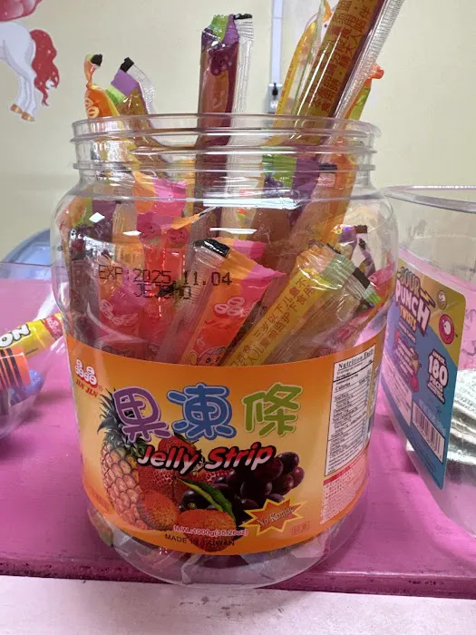 MIKE & UTORIA’S PLACE OF UTOPIA Candy Store Picture 7