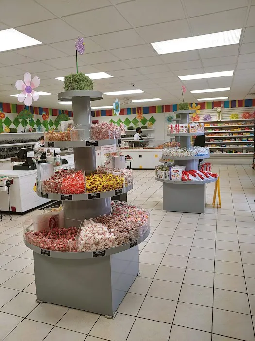 Albanese Confectionery Outlet Store Picture 4