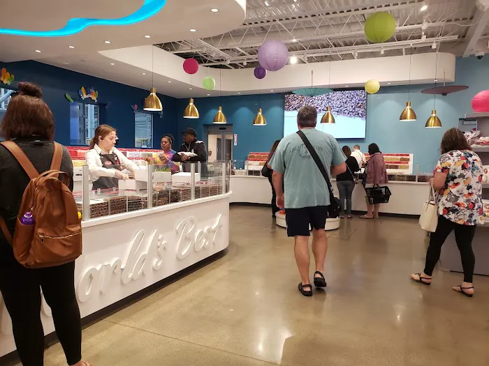 Albanese Confectionery Outlet Store Picture 8