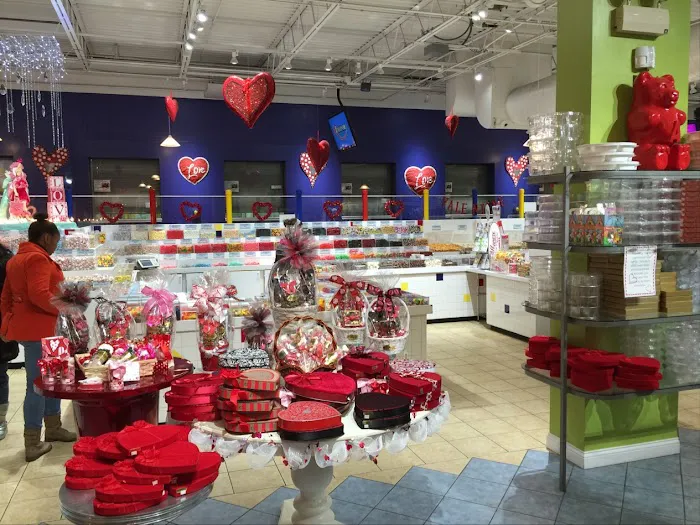 Albanese Confectionery Outlet Store Picture 10