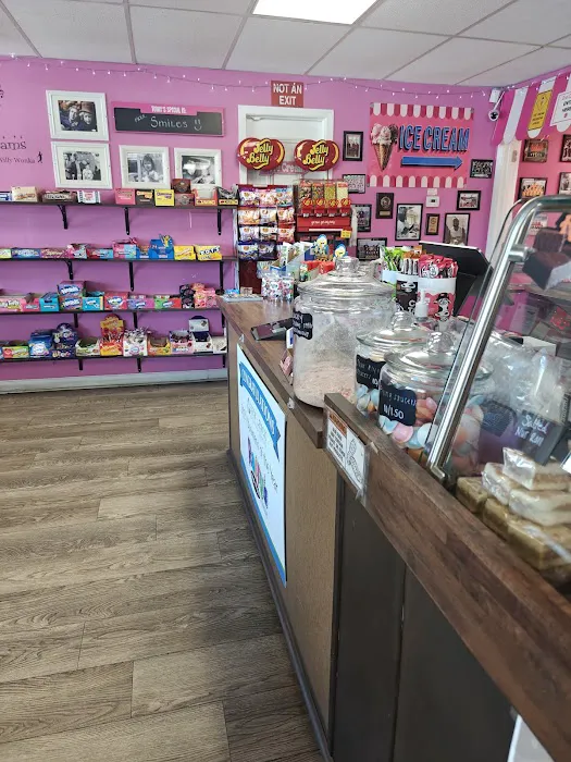 Raffy's Candy Store (Ice Cream, Popcorn, Nuts & more) Picture 9