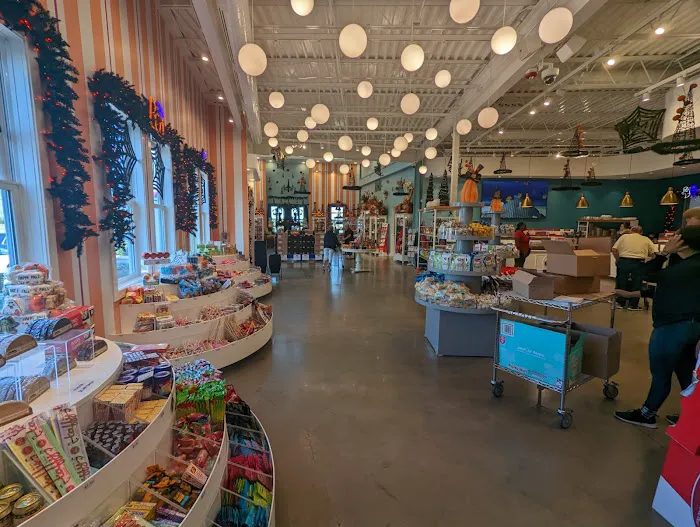 Albanese Candy Factory Store Picture 5