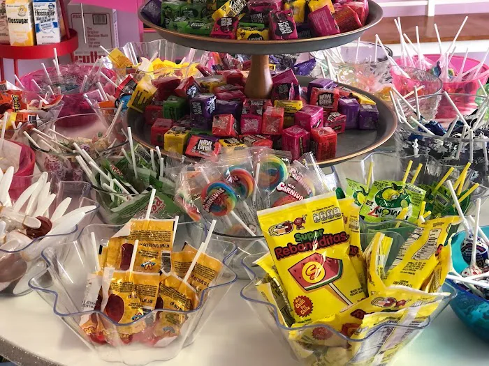 Hill’s Yum Yum Shop Picture 9