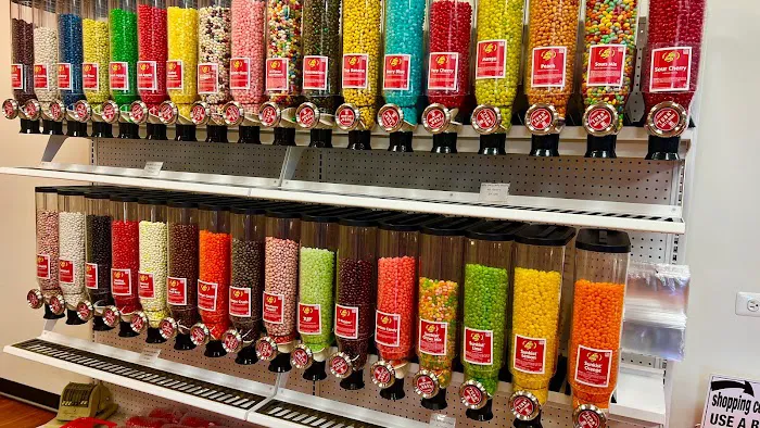 Long Grove Confectionery Co - Wauconda Outlet Picture 3