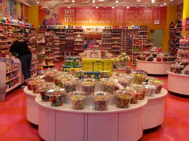 IT'SUGAR Gurnee Mills Picture 1