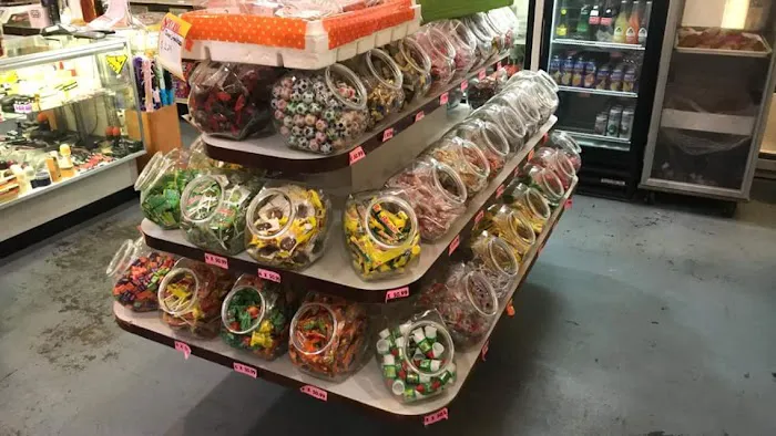 Candy store and grocery Lupita Picture 3