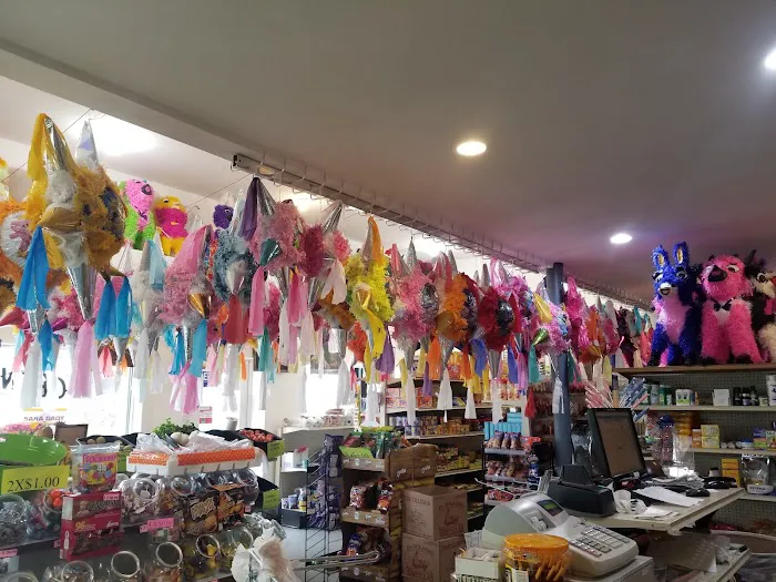 Candy store and grocery Lupita Picture 5