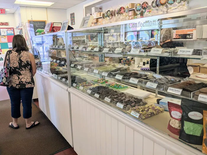 De Kalb Confectionary Picture 3