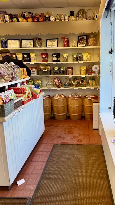 De Kalb Confectionary Picture 7