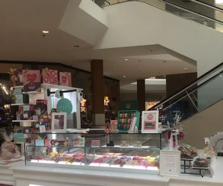 Woops! Macarons & Gifts (Southridge Mall)