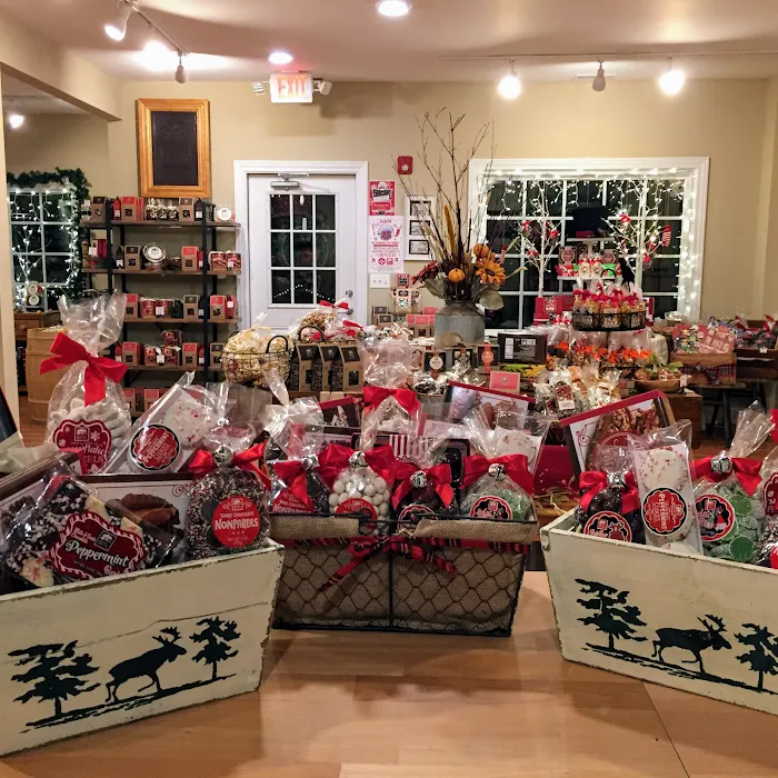 Long Grove Confectionery Co - Village Picture 10