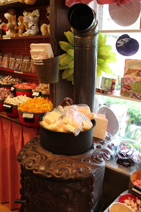 Ma & Pa's Candy Picture 3