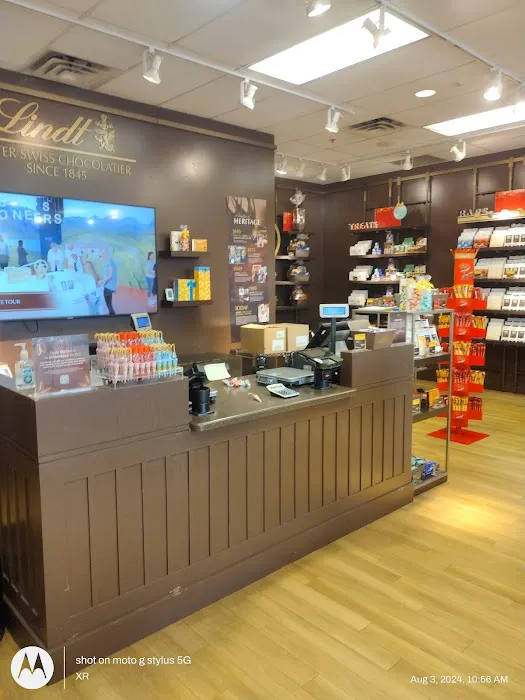 Lindt Chocolate Shop Picture 6