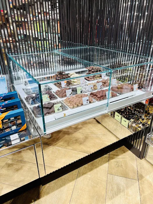 Venchi Chocolate & Gelato Short Hills Picture 10