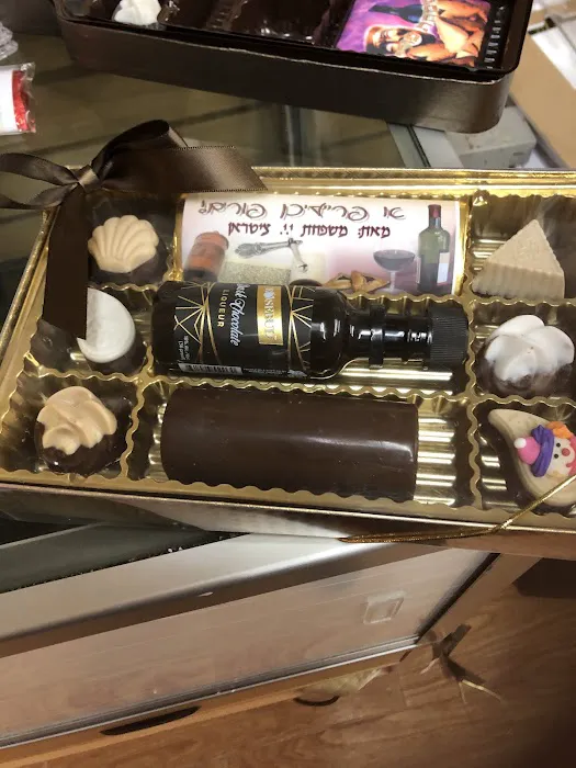 THE CHOCOLATE HOUSE Picture 4