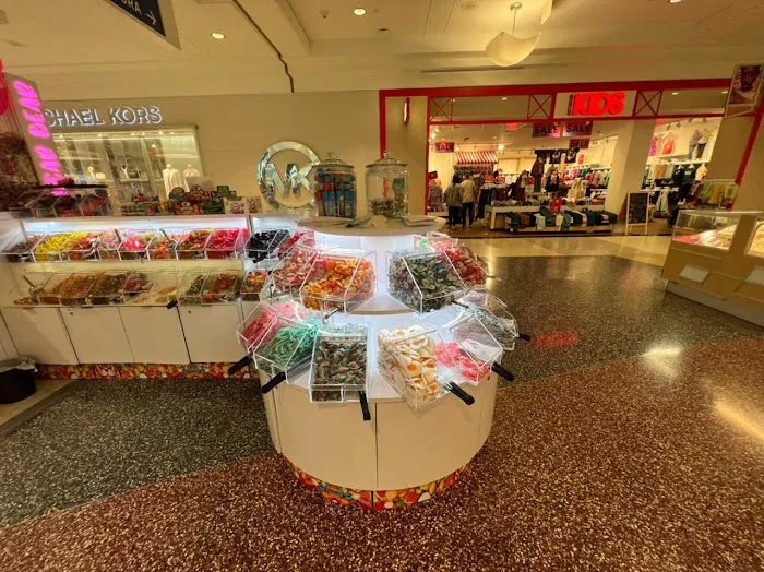 Sugar Bear Candy Store - Best Candy Store in Kings Plaza NY Picture 10