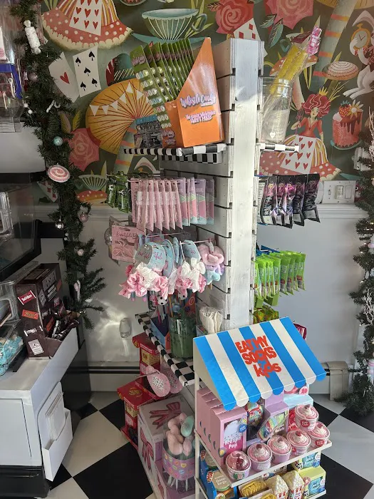 TweedleTee's Candies & Curiosities Picture 9