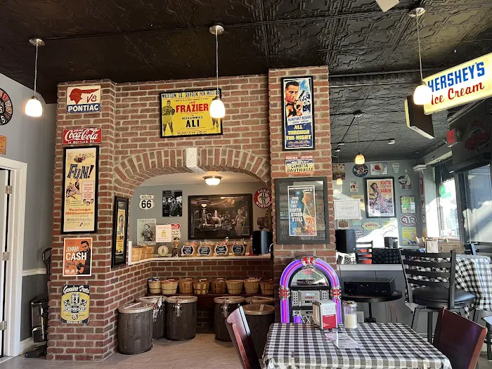 Muggsy's Sweet Shoppe Picture 2