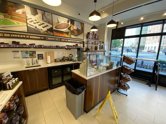 Li-Lac Chocolates (Bleecker St.) Picture 9