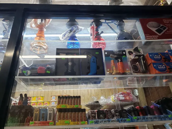 Board Quick Mart Picture 7