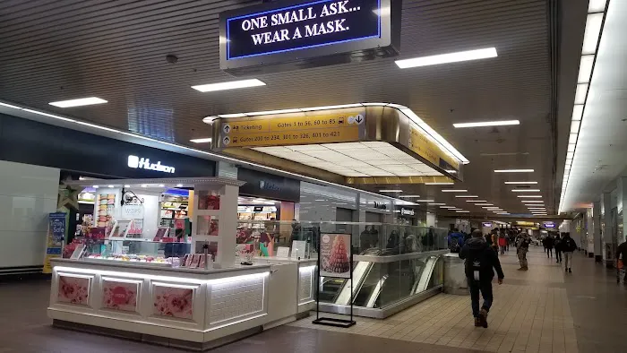 Woops! Macarons & Gifts (Port Authority NYC) Picture 2