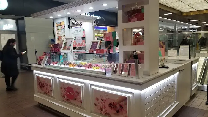 Woops! Macarons & Gifts (Port Authority NYC) Picture 8