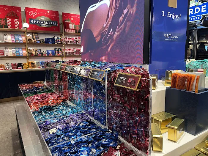 Ghirardelli Chocolate & Ice Cream Shop Picture 8