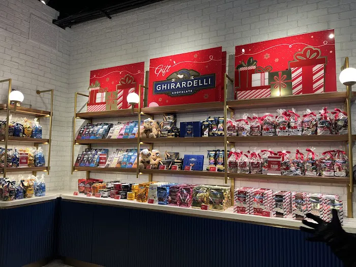 Ghirardelli Chocolate & Ice Cream Shop Picture 7