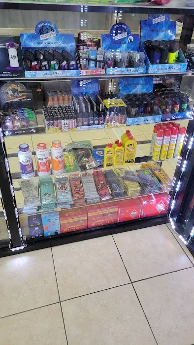 Aj candy shop Picture 4