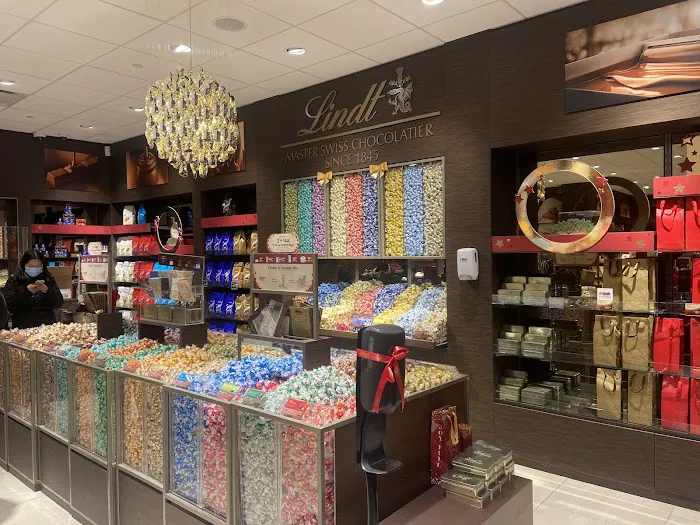 Lindt Chocolate Shop Picture 6