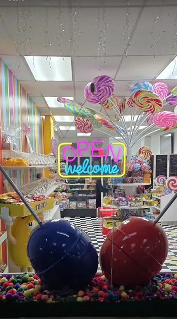 IGWTA HOUSE Candy Shoppe Picture 2