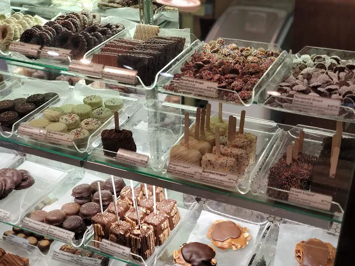 Kilwins Ice Cream - Chocolate - Fudge Picture 6