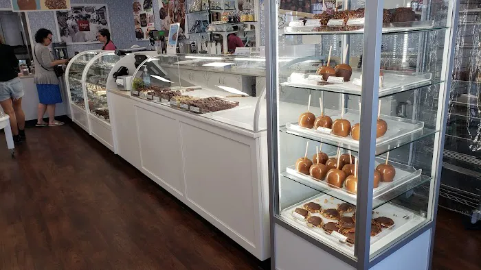 Kilwins Ice Cream - Chocolate - Fudge Picture 6