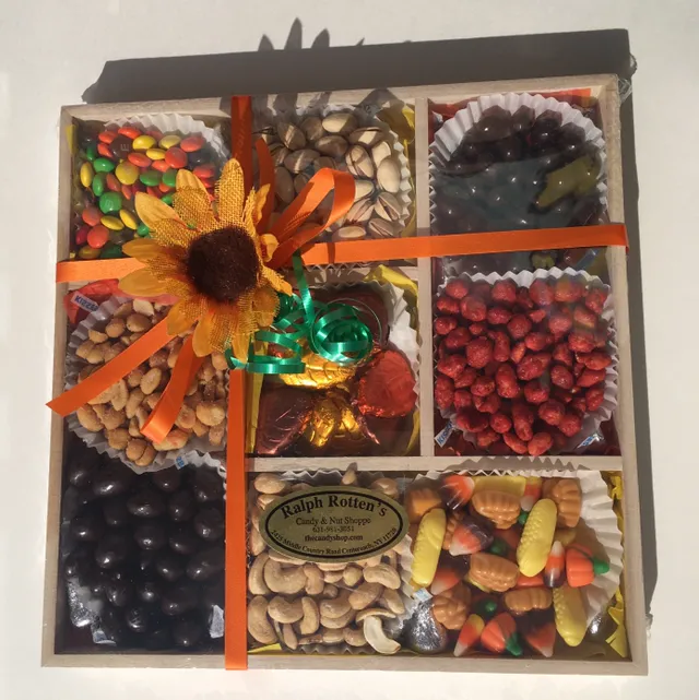Ralph Rotten's Candy & Nut Shoppe Picture 4
