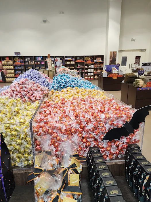 Lindt Chocolate Shop Picture 6