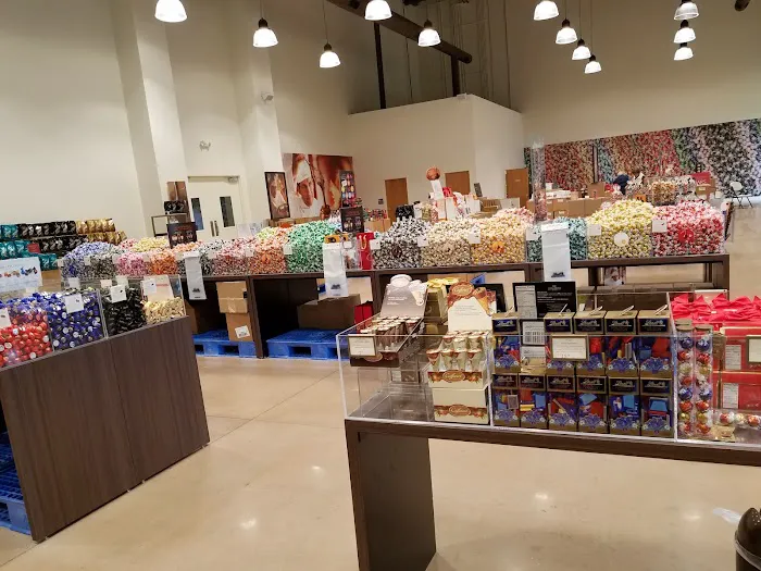 Lindt Chocolate Shop Picture 8