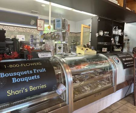 Bousquet’s Fruit Bouquets & Sweet Shoppe