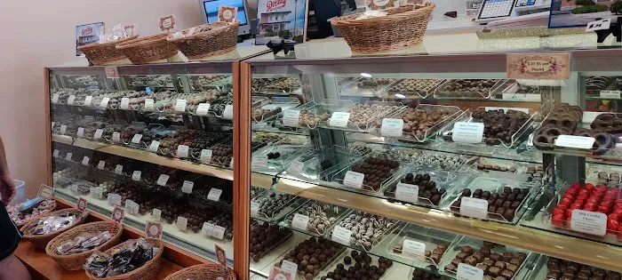 Ibach's Candy by the Sea Picture 3