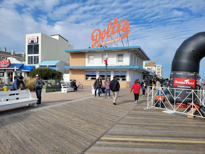 Ibach's Candy by the Sea Picture 5