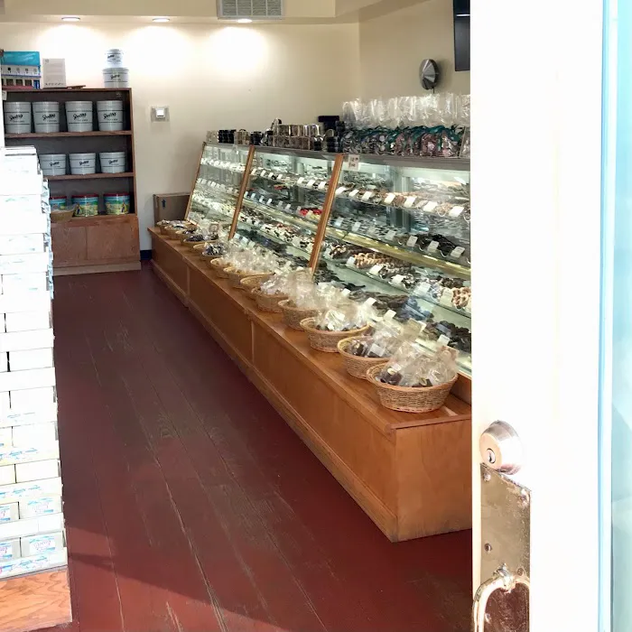 Ibach's Candy by the Sea Picture 10
