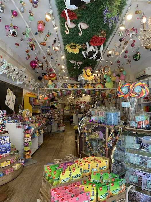 Robin's Candy Shop Picture 2