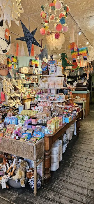 Topiare Candy Shop Picture 2